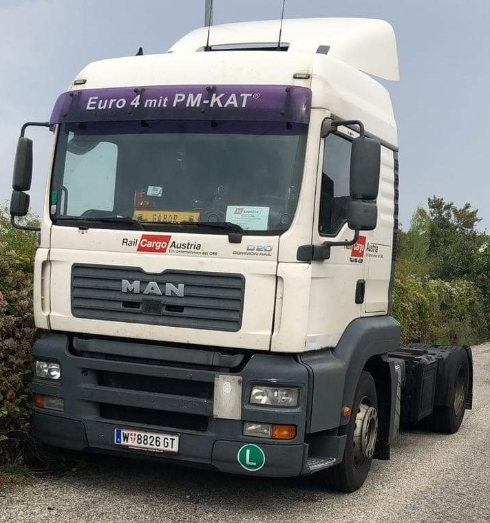 Weißer MAN LKW ohne Anhänger